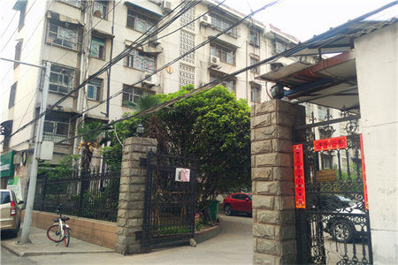 四实小南邻东源庄园电梯精装3室2厅1卫68万98m2出售